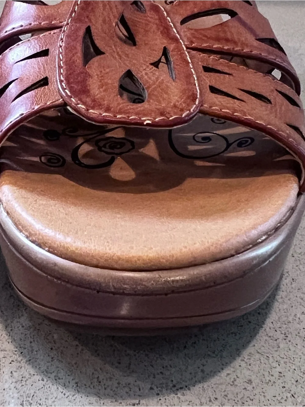 Bare Traps Dallas 8M Laser Cut Wedge Sandal